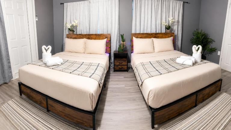 Private Suite Near Hard Rock & Beaches - B&B Lake Forest