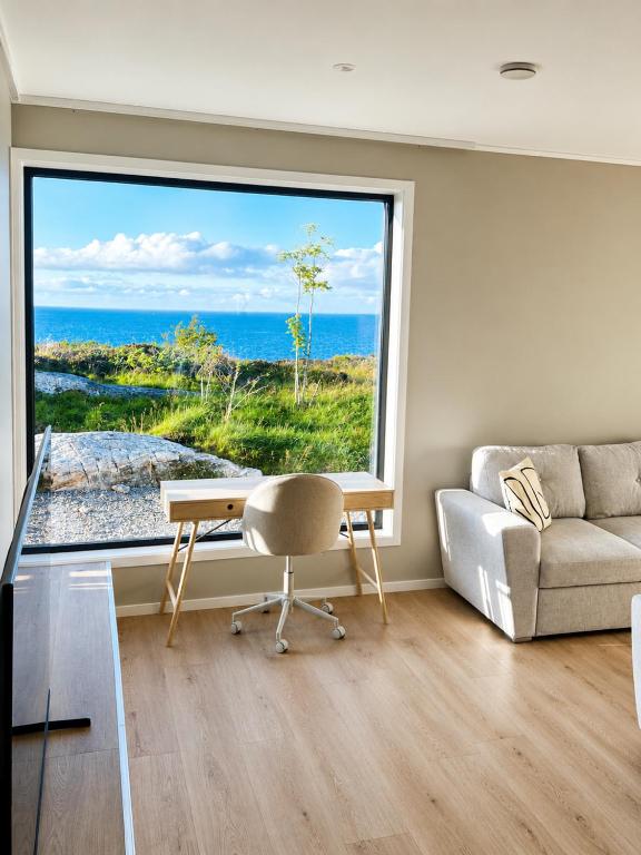 New architecturally designed atrium house with stunning view - B&B Kristiansund