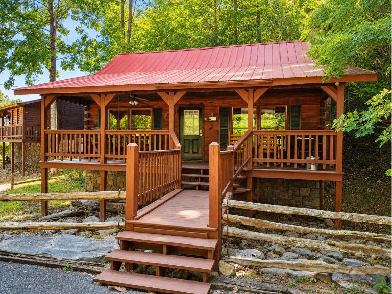 Charming Vacation Home Sleep 4 Private Footbridge - Chambres d'hôtes Pigeon Forge