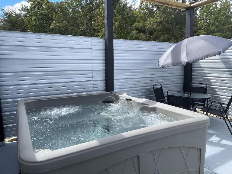 Blue Ridge Mountain Cottage Hot Tub & Mountain Views Near Asheville - Ferienwohnung Union Mills