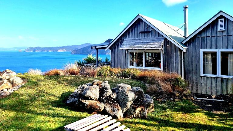 The Rock - B&B Tawiti