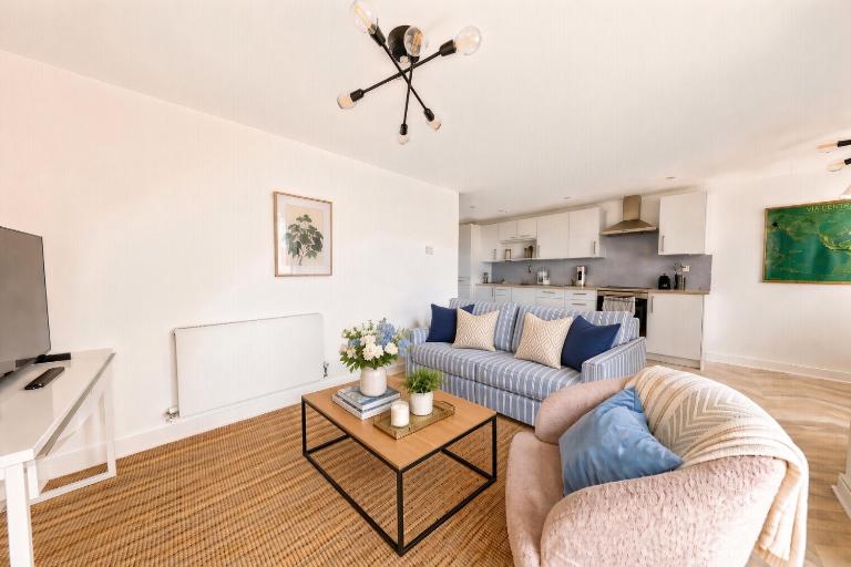 2 Bed Shoreditch Skyline Modern Flat By Station - Chambres d'hôtes Londres