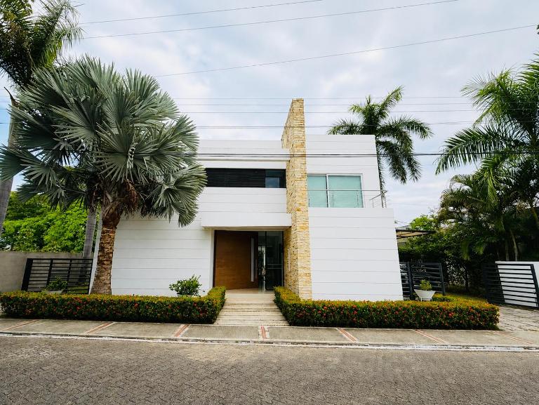Casa campestre condominio Lagos del peñón - B&B Girardot