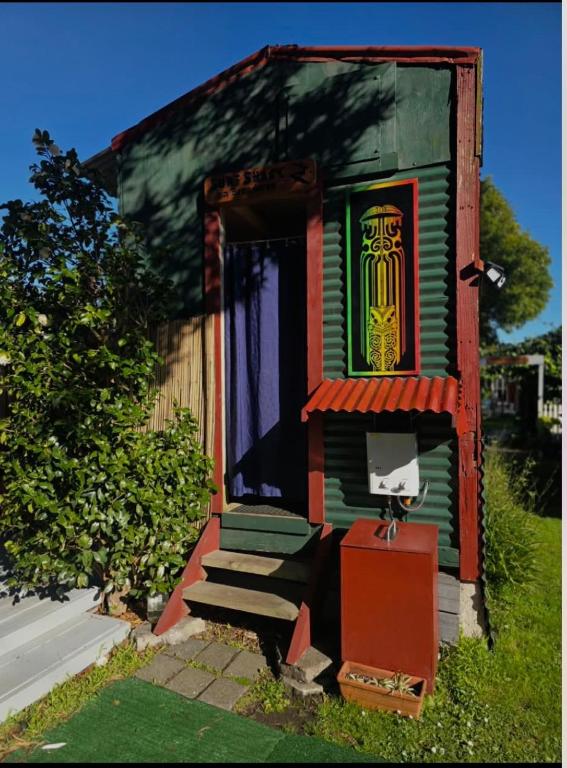 Surf Shack on Broadway - B&B Waitara