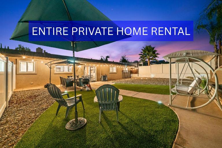 Entire Private Home with Spacious Yard, 6 Parking, King Beds, Ranch-Style, 3 Bedrooms and 2 Bathrooms, Available Now - Chambres d'hôtes Santee