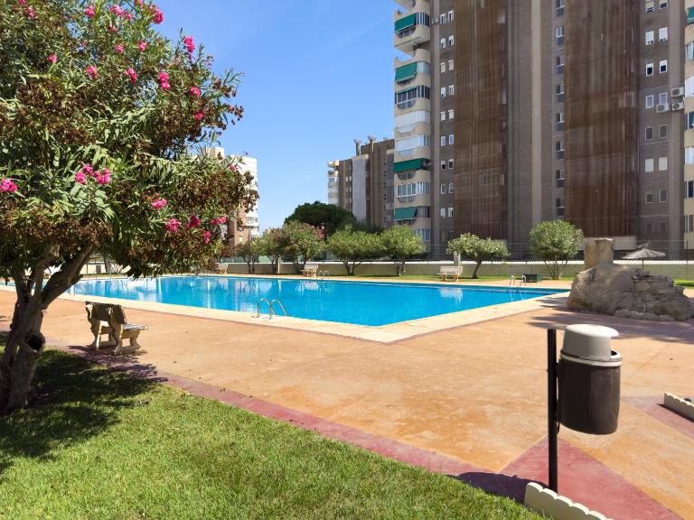 Apartamento San Juan Playa con piscina, zonas verdes y pistas deportivas - B&B Alicante