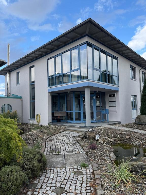 Zentral gelegene moderne ruhige Wohnung - Ferienwohnung Krauchenwies