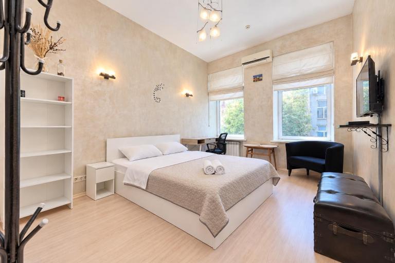 Modern City Escape on Mykhailivska - B&B Kyiv