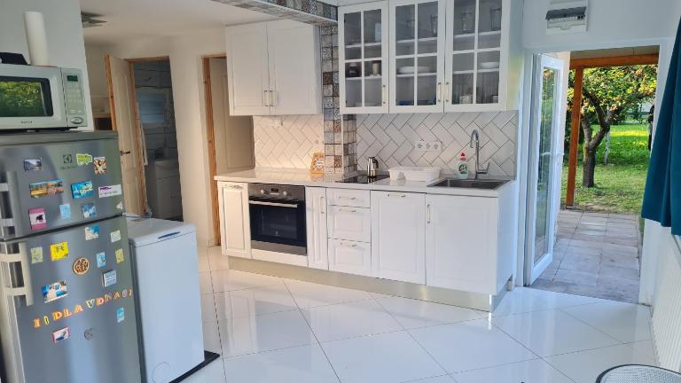 Hello Világos Apartman - B&B Siófok