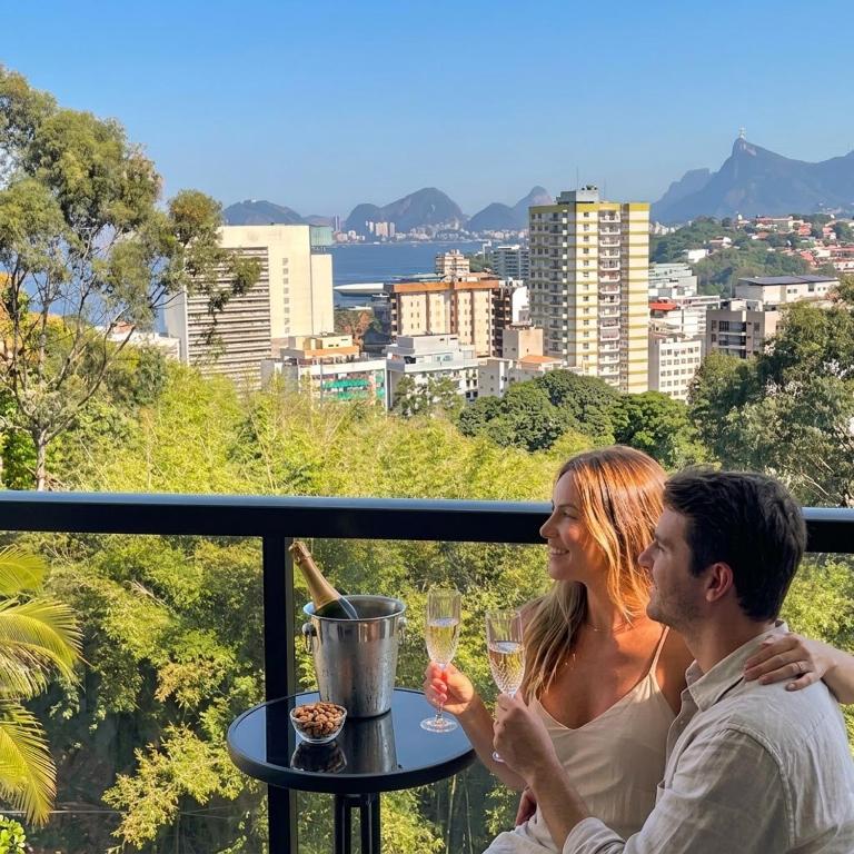 Vista mar com garagem e checkin as 11h - B&B Niterói