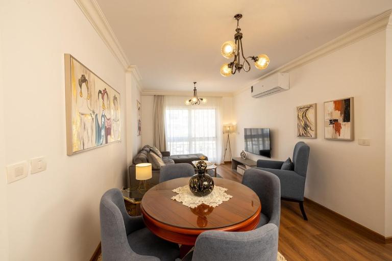 New 5-star 3BR in Madinaty Steps to East Hub Mall - Chambres d'hôtes Madinaty