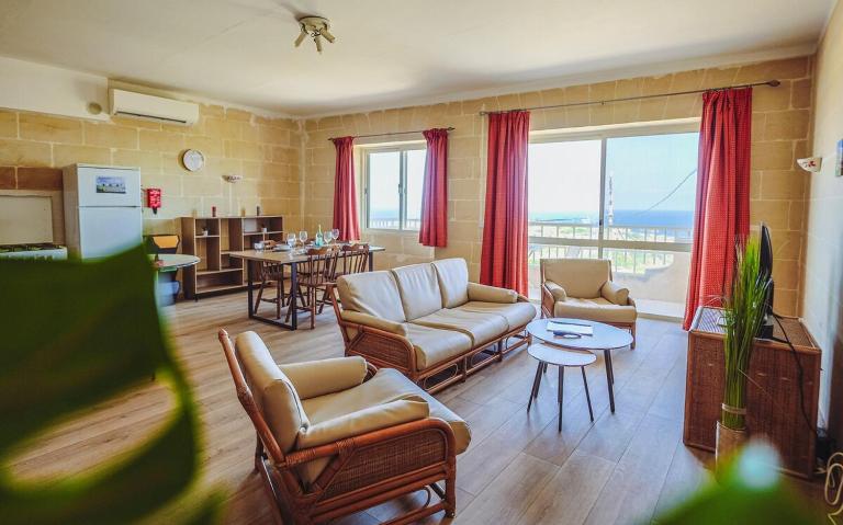 Spacious 3BR Sea View Flat Near Ramla Bay Xagħra - Bed and Breakfast Xagħra