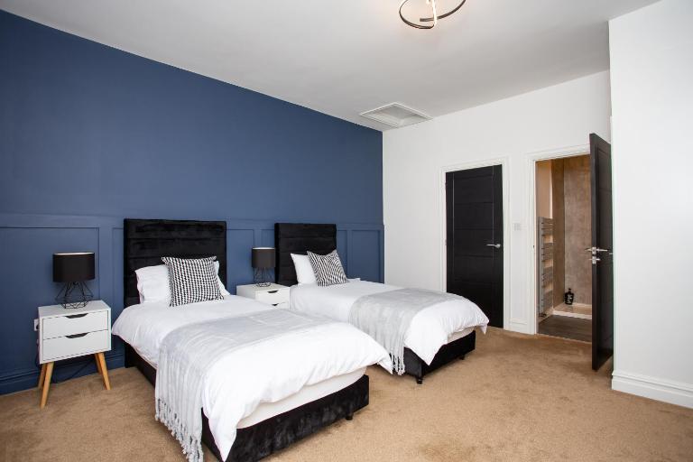 2 bedroom 2 en-suite free parking super fast wi-fi blyth centre - Bed and Breakfast Blyth