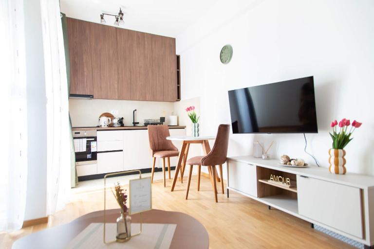 Tulip Apartments Podgorica - New Studio, Self Check-in, Airport Pickup - Ferienwohnung Podgorica