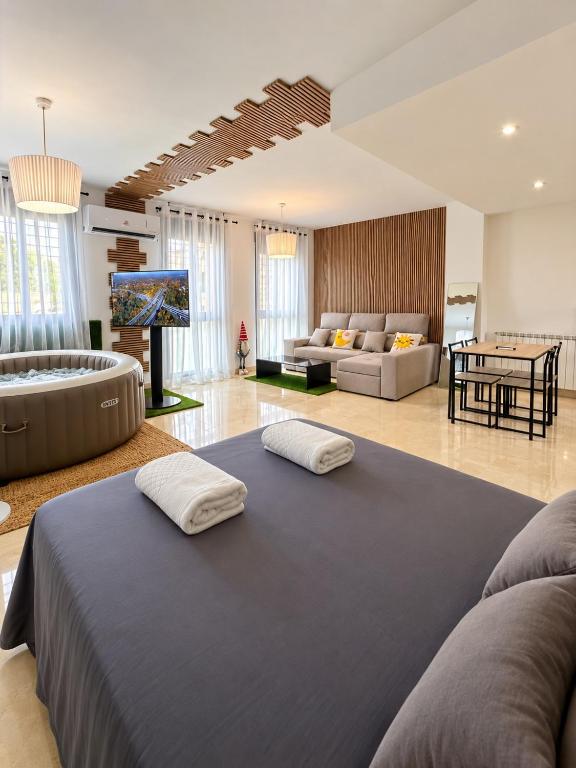 Apartamento con Jacuzzi Privado a 7 min de Granada - B&B Alhendín