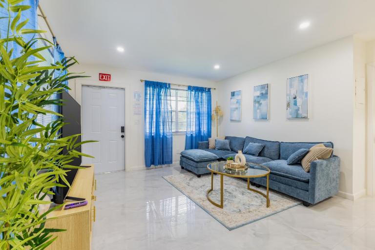 2 Bedroom Beach Escape - B&B Hollywood