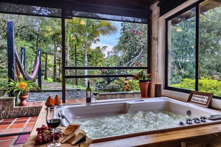 Chalé de montaña con Jacuzzi - Bed and Breakfast Guarne
