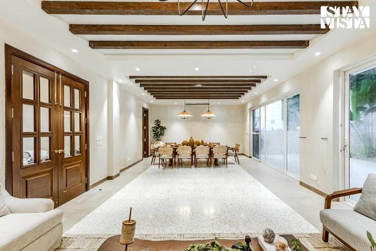 StayVista's Villa Nava - Luxury Escape - 5BHK with Private Pool & Bathtub - Bed and Breakfast Marna