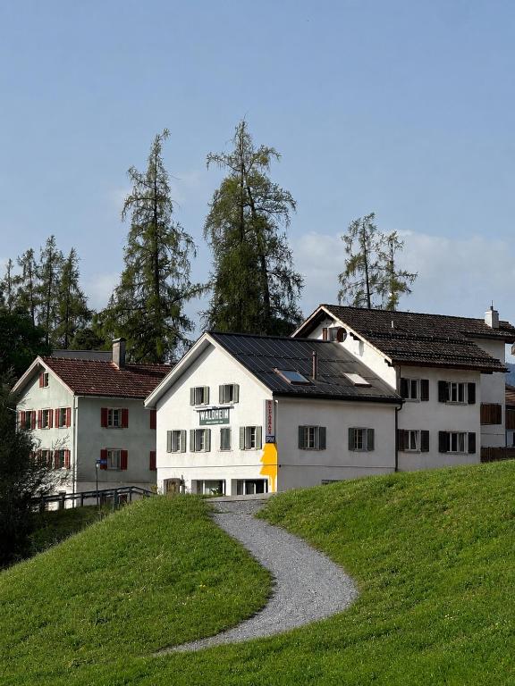 Waldheim Laax Pension - B&B Laax