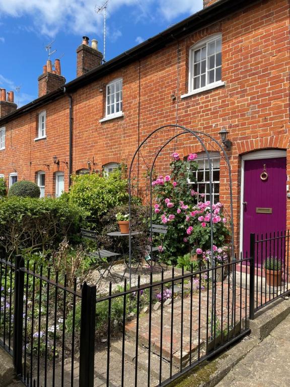 Historic Cottage in Heart of Farnham nr the Castle - Bed and Breakfast Farnham