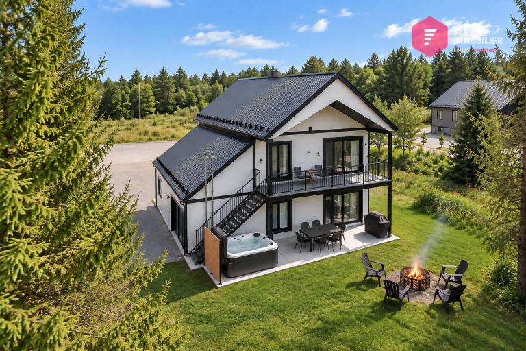 Tee Time - Chalet 2 unités, Salle de jeux, Golf, Piscines, 10 pers - Resort près de Québec - B&B Saint-Basile