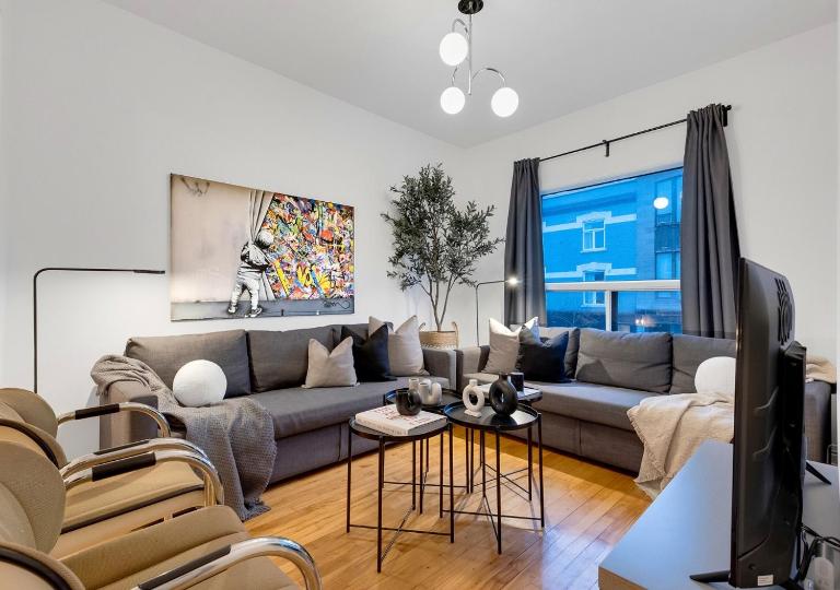 LiV MTL Avenue Spacious 3BR Rooftop Suites Near Downtown - Chambres d'hôtes Montréal