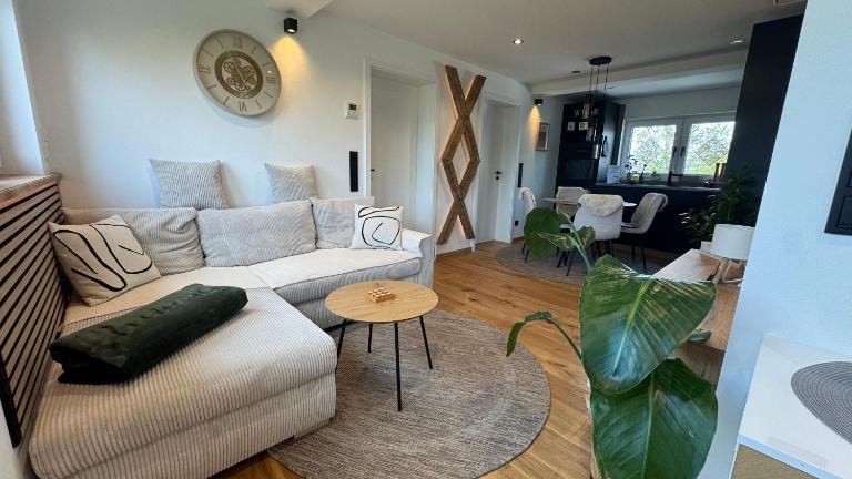 Klimatisierte Eifel-Ferienwohnung 4PL2 Mechernich, Obergartzem, Satzvey - nahe Krewelshof, Burg Satzvey & Phantasialand - Bed and Breakfast Mechernich