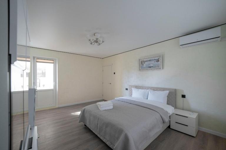 2-Room Apartment, 10-Min Walk to Railway Station - Chambres d'hôtes Chişinău