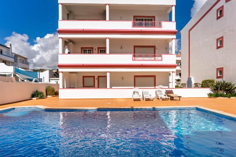 cozy sunny peaceful flat with swimming pool - B&B Burgau