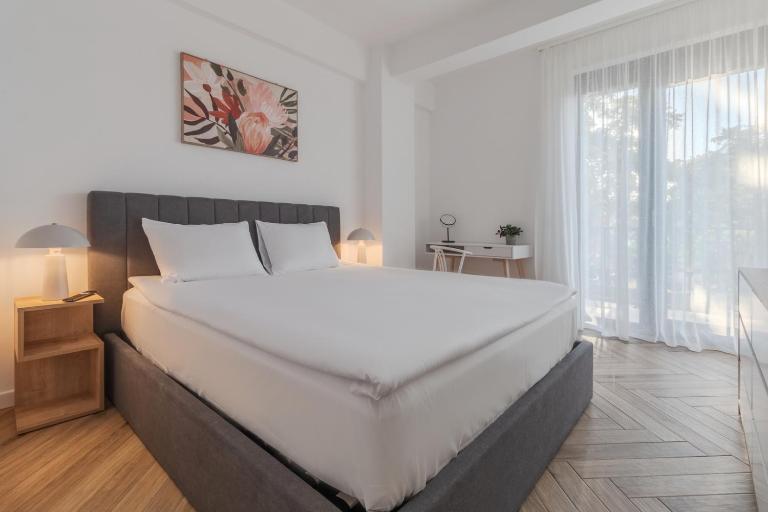 Oak Flat | 2BR, 2BA & Private Parking - B&B Oradea