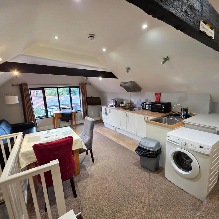 Large quiet studio with outside-seating & parking - B&B Norwich