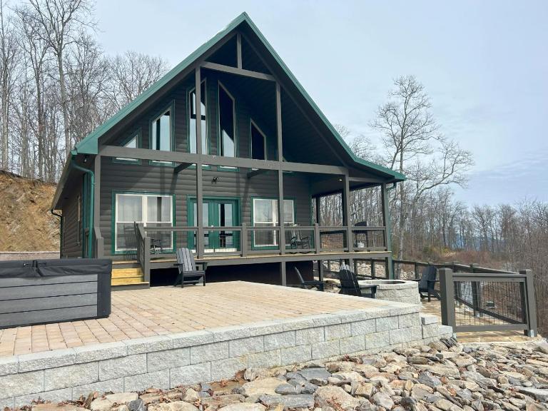 A Bear's Cave 3bd Cabin w/ Hot Tub & Mt Views! - B&B Bryson City