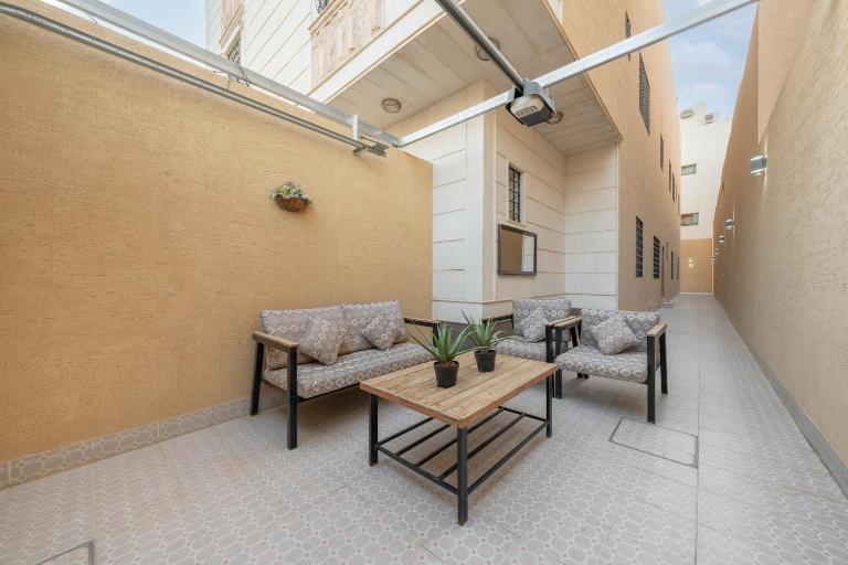 شقة ارضية مدخل خاص ٤ غرف نوم النرجس ١ - Bed and Breakfast Riyad