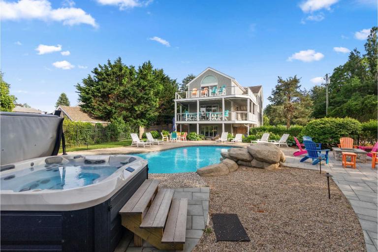 Water Views Private Pool Access to Cove - B&B Town House
