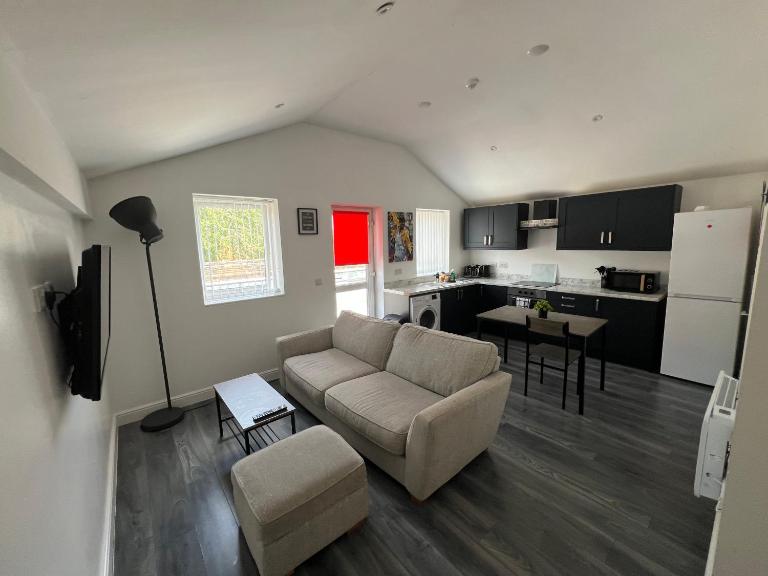 LT 3 - 1 Bed Apartment - Free Street Parking - B&B Leicester