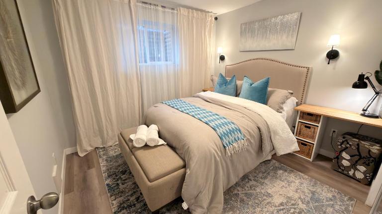 IRISÉA 2 Bedroom Guest Suite with Private Entrance - B&B Surrey