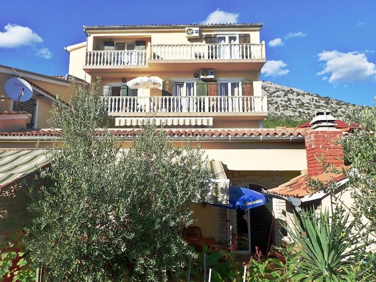 Apartment Grande Vista in Starigrad Paklenica with a large terrace - B&B Starigrad