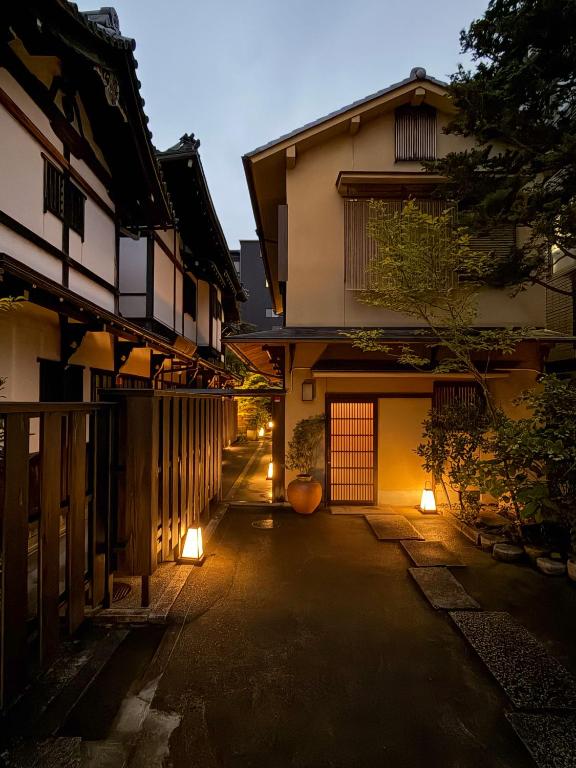 KANETSUNE - Exclusive Heritage Villa in Central Kyoto Temple Grounds - B&B Kioto