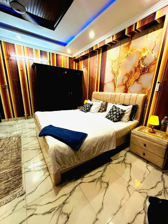 Bahria Galaxy by Bhurban Nights - Food Street, AC, Lift, Central - B&B Rawalpindi