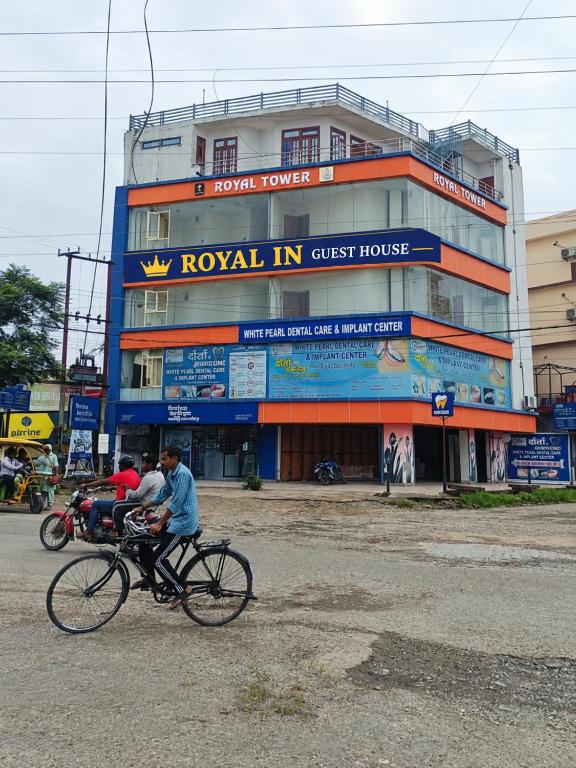 Royal in Guest house - B&B Dehradun