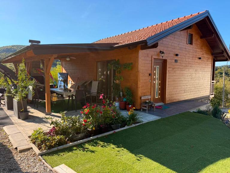 Kuća za odmor "Kamelija" - B&B Kostel