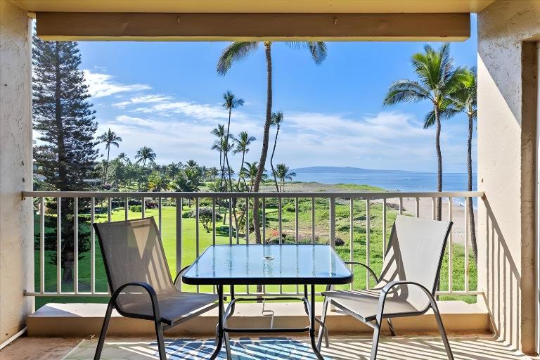 Menehune Shores - 4 BR, Beachfront, 2 Units - Bed and Breakfast Kīhei