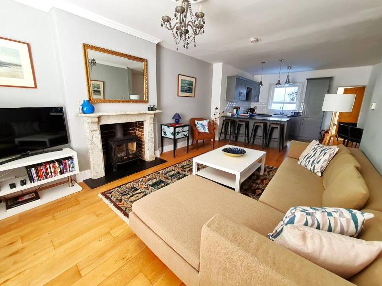 The Old School House - Parking & Close to City - Chambres d'hôtes Salisbury