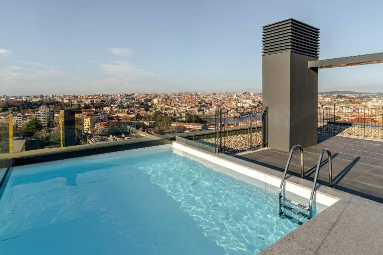 Open Living Studio with Pool & Garage by HostWise - B&B Vila Nova de Gaia