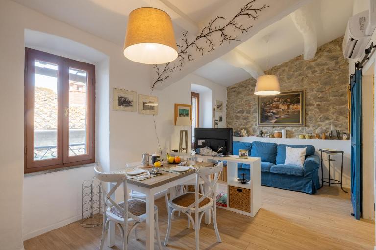Castle Apartment with Lake View - B&B Passignano sul Trasimeno