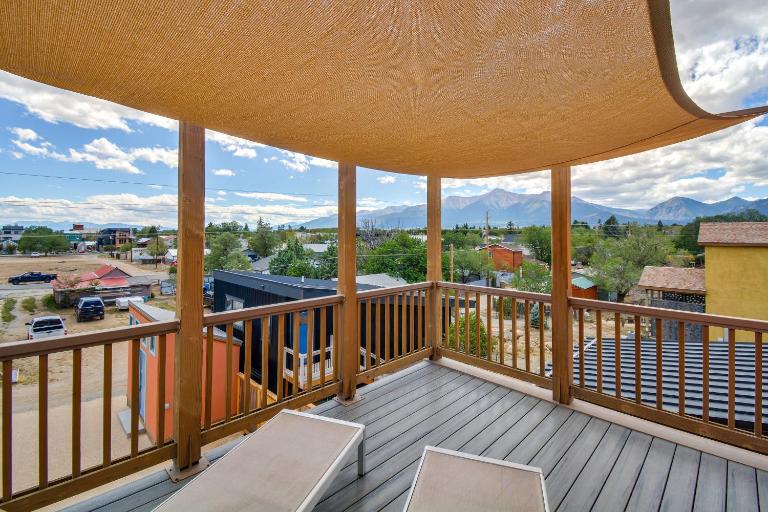 Buena Vista Home w/ Mtn Views, Walk to Main St - Bed and Breakfast Buena Vista