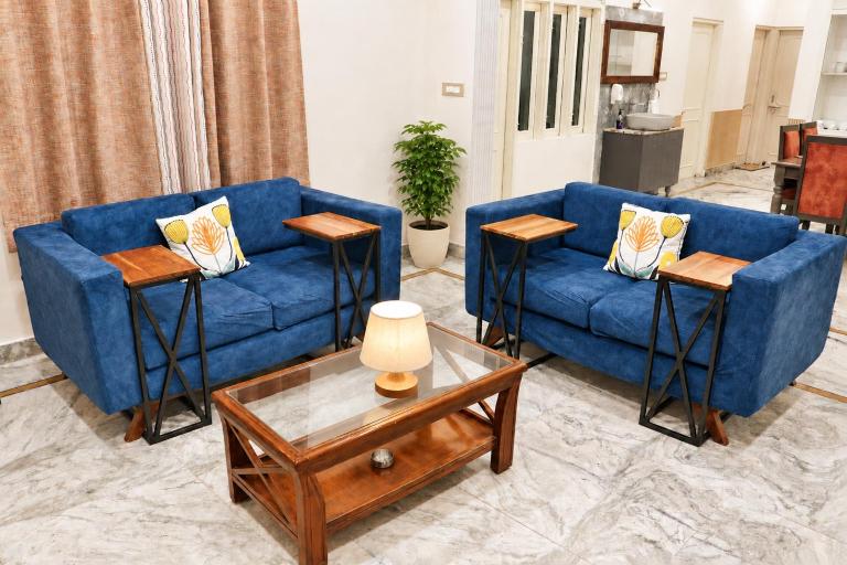 Stylish & Cozy Retreat With Jacuzzi - B&B Jaipur