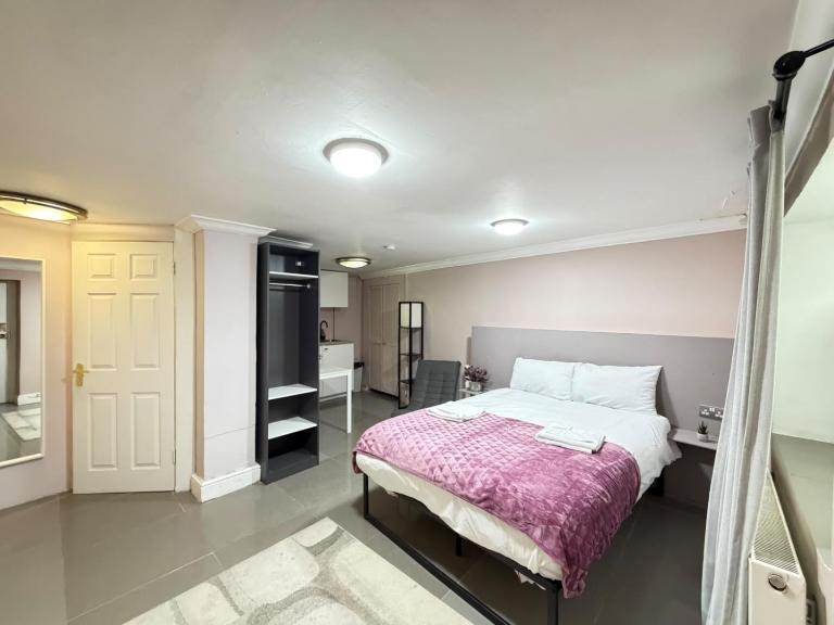 basement studio bell street - B&B London