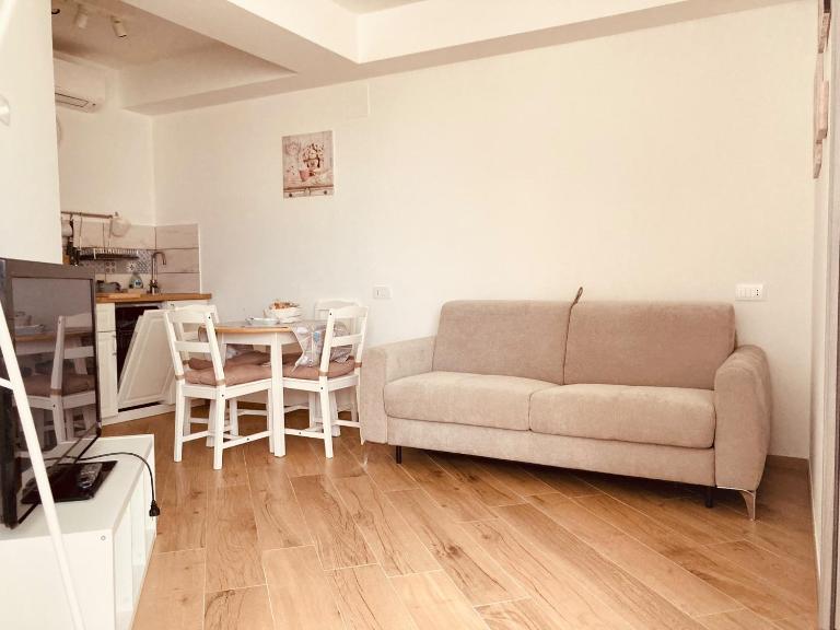 Casa Di Luce con Parcheggio Privato Interno Gratuito - B&B Montesilvano