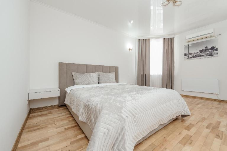 Central Main Street Apartment & MiRent - Bed and Breakfast Chisinau